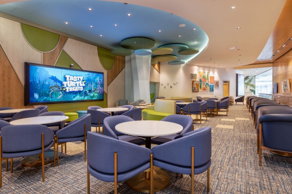 MCO Orlando International Airport: Plaza Premium Lounge - Should you book Plaza Premium Lounge at MCO?