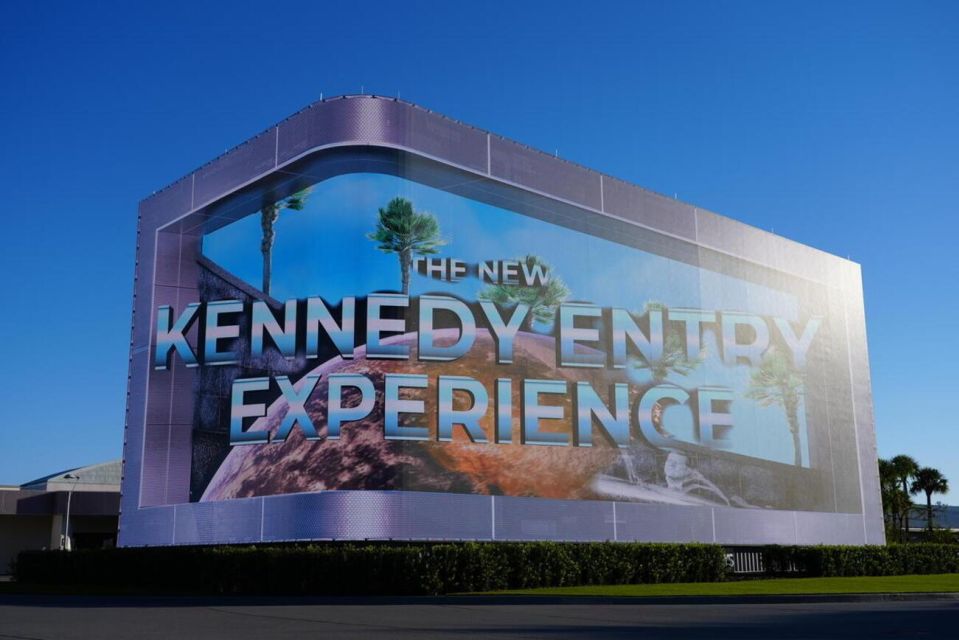 Merritt Island: Kennedy Space Center Visitor Complex Ticket - The Apollo/Saturn V Center by Bus: Go Big or Go Home