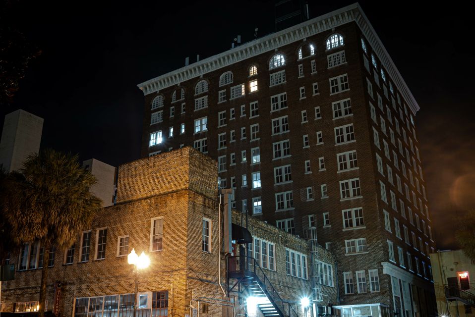 Orlando Haunts: Ghouls and Ghosts Tour - Guides, Lanterns, and Storytelling That Keeps a Group Moving