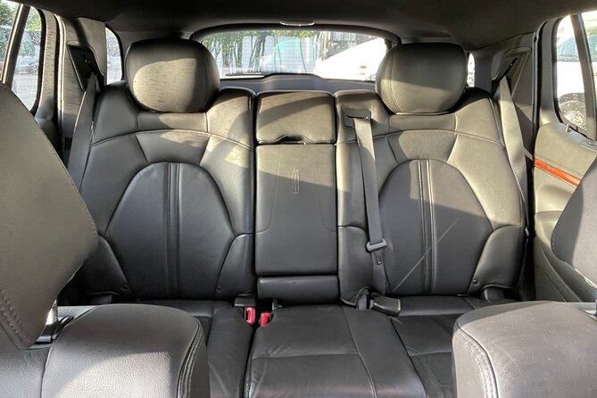 Port Canaveral to Orlando Airport MCO Luxury Sedan - Arrival at MCO: The Meeting Point and a Cleaner Airport Exit