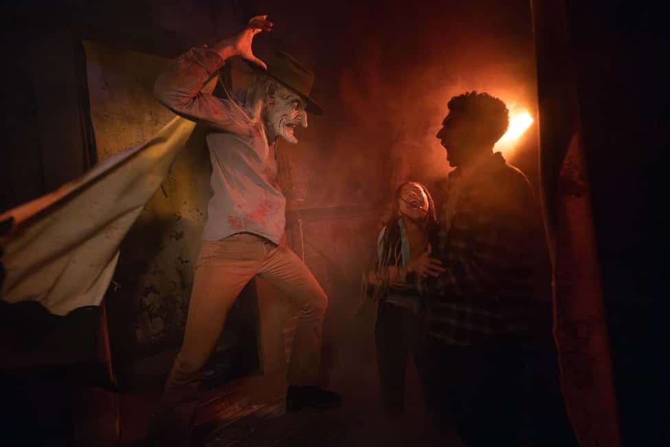 Universal Orlando Resort: Halloween Horror Nights - Getting There and Staying Prepared at the Park
